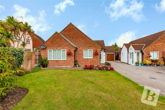 2 Bedroom Bungalow For Sale In Bickerton Point, South Woodham Ferrers, Chelmsford, Essex, CM3