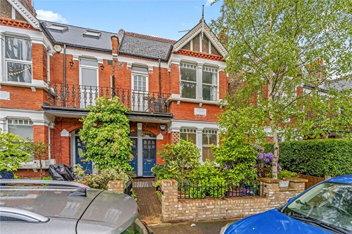 3 Bedroom Flat For Sale In Sidney Road, Twickenham, TW1