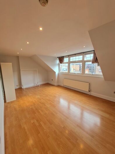 Studio To Rent In Upper Clapton Road, London, E5
