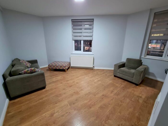 3 Bedroom Flat To Rent In High Road, Loughton, London, IG10