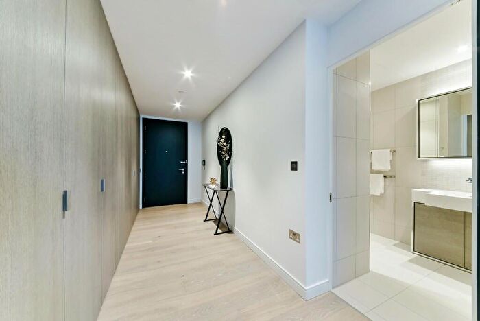 Apartment To Rent In Water Street, London, E14