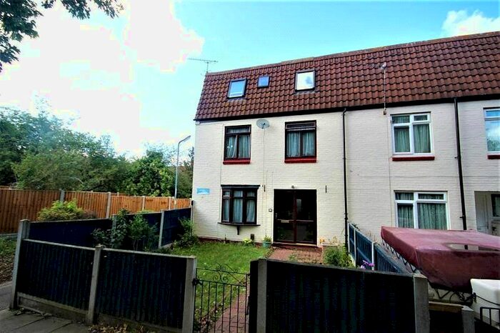 3 Bedroom End Of Terrace House To Rent In Tillingham Green, Basildon SS15