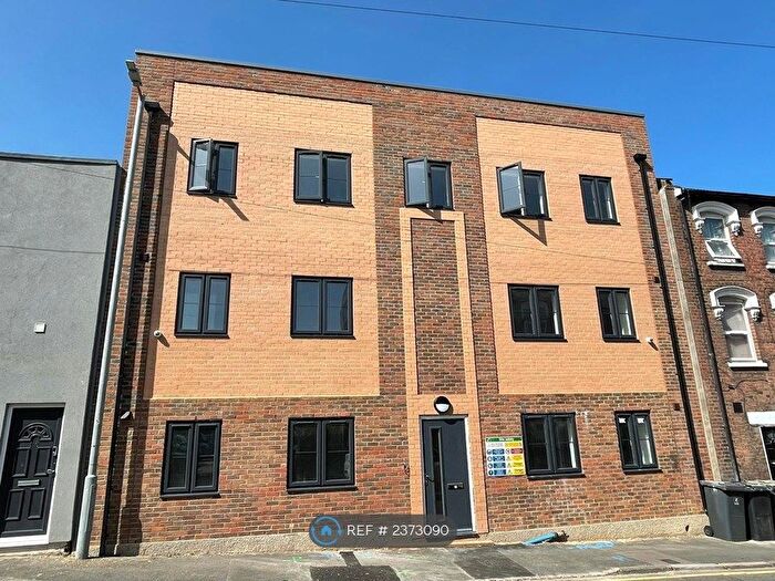 2 Bedroom Flat To Rent In Cornflower House, Luton, LU1