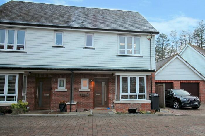 3 Bedroom Property To Rent In Foxtails, Fleet GU51