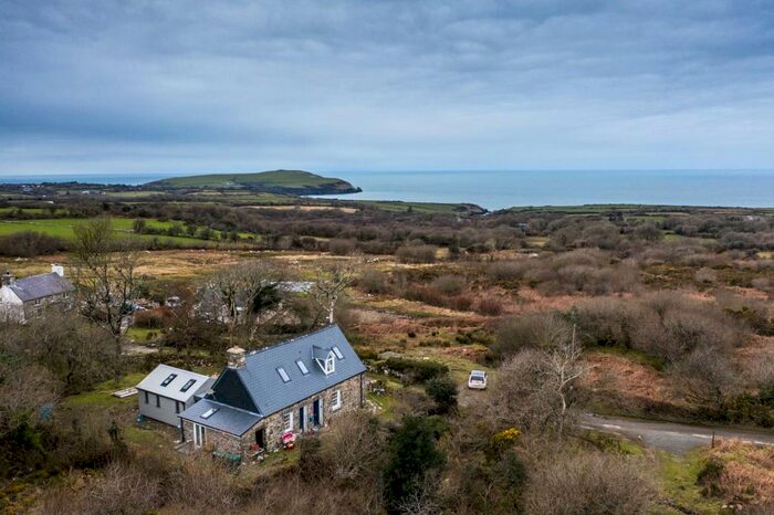 3 Bedroom Detached House For Sale In Newport, Pembrokeshire, SA42