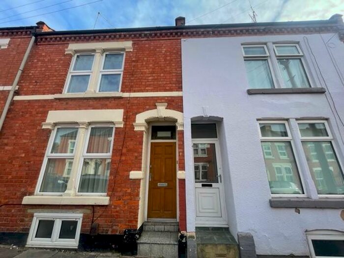 5 Bedroom House To Rent In Artizan Road, Northampton, NN1