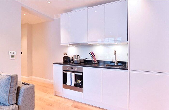 1 Bedroom Flat To Rent In Hill Street, London, W1J