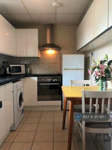 3 Bedroom Flat To Rent In Beckway Street, London, SE17
