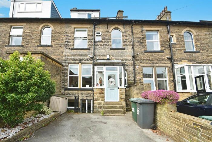 4 Bedroom Terraced House For Sale In Sleningford Terrace, Bingley, BD16