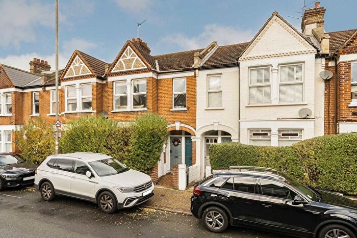 2 Bedroom Flat To Rent In Penwith Road, London, SW18