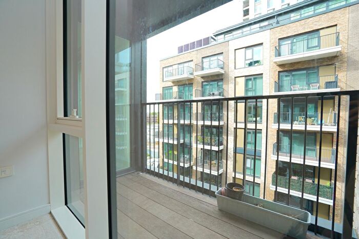 1 Bedroom Flat To Rent In Fairwater House, Lockgate Road, London, SW6