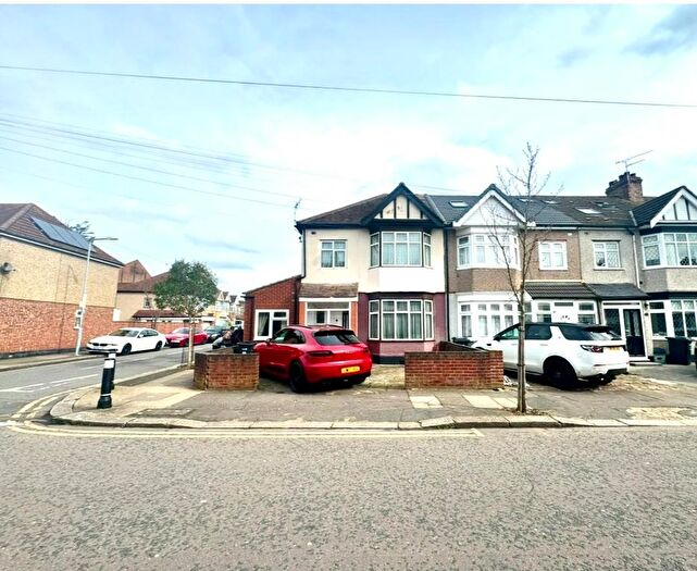 4 Bedroom End Terrace House To Rent In Birchdale Gardens, Romford, RM6