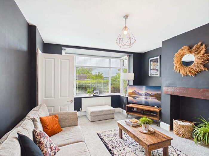 2 Bedroom Town House For Sale In Claremount Road, Halifax, West Yorkshire, HX3