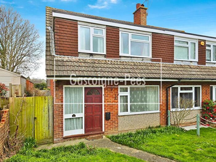 3 Bedroom Mews To Rent In Faulkner Place, Bagshot, GU19