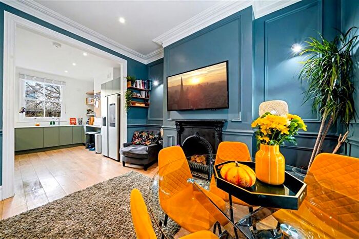 3 Bedroom Maisonette For Sale In Allcroft Road, Kentish Town, NW5