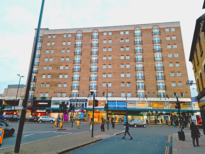 2 Bedroom Flat To Rent In Madison Heights, High Street, Hounslow, TW3