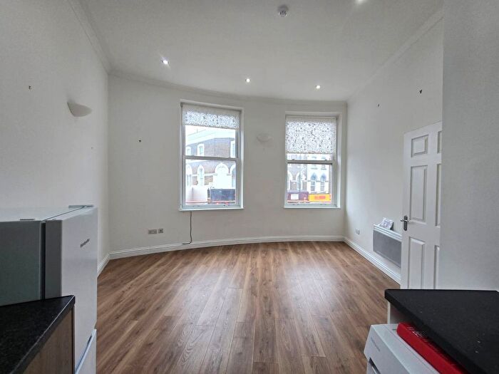 1 Bedroom Flat To Rent In Stoke Newington Road, London, N16
