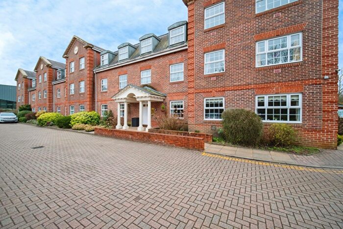 2 Bedroom Flat For Sale In London Road, Camberley, Surrey, GU15