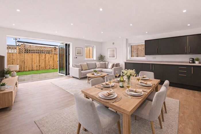 4 Bedroom Semi-Detached House For Sale In Pavilion Road, Worthing, BN14