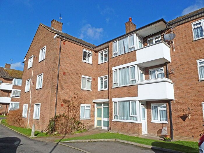 2 Bedroom Flat For Sale In Pinner Road, Northwood Hills, Northwood, HA6