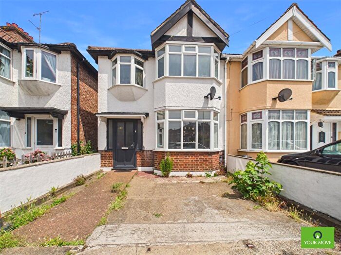 3 Bedroom End Of Terrace House For Sale In Kingsmead Avenue, Romford, RM1