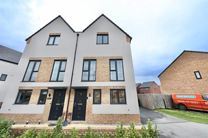 3 Bedroom Semi Detached House For Sale In Diversity Drive, Kingswood, Hull, HU7