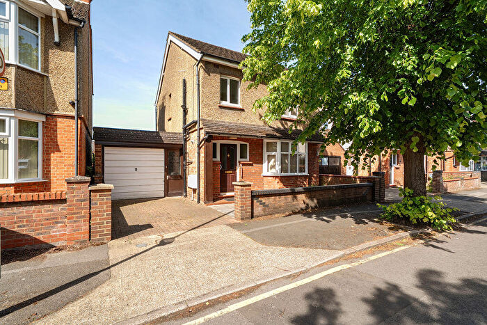 3 Bedroom Detached House For Sale In Leon Avenue, Bletchley, Milton Keynes, MK2
