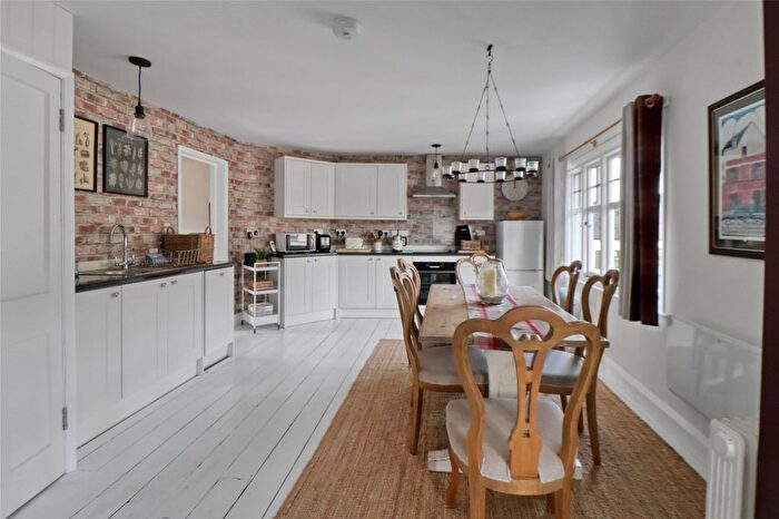 3 Bedroom Flat To Rent In High Street, Porlock, Minehead, Somerset, TA24