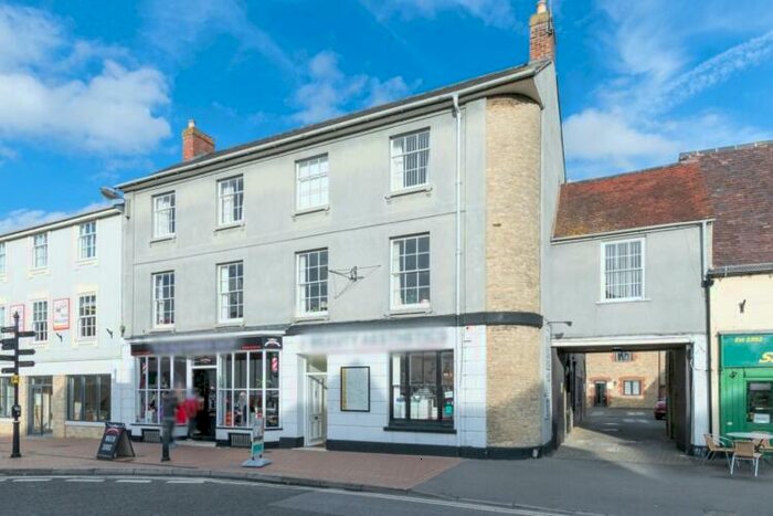 2 Bedroom Flat To Rent In Market Square, Bicester, OX26