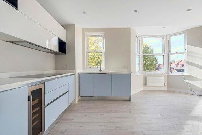 2 Bedroom Flat To Rent In Lordship Lane, East Dulwich, London, SE22