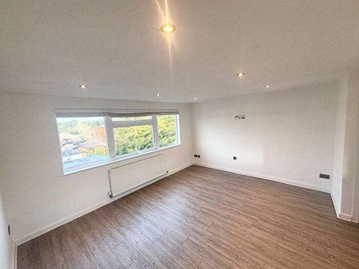 3 Bedroom Flat To Rent In Remburn Gardens, Warwick, CV34