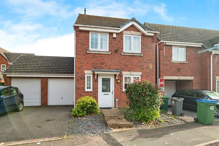 3 Bedroom Detached House For Sale In York Crescent, West Bromwich, B70