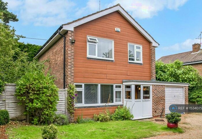 3 Bedroom Detached House To Rent In Bishops Road, Farnham, GU9