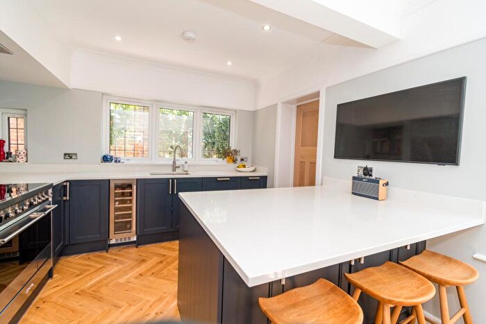 4 Bedroom Detached House For Sale In Bassett, Southampton, SO16
