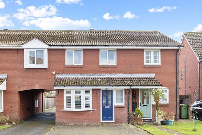 4 Bedroom Terraced House To Rent In Linnet Close, Petersfield, GU31