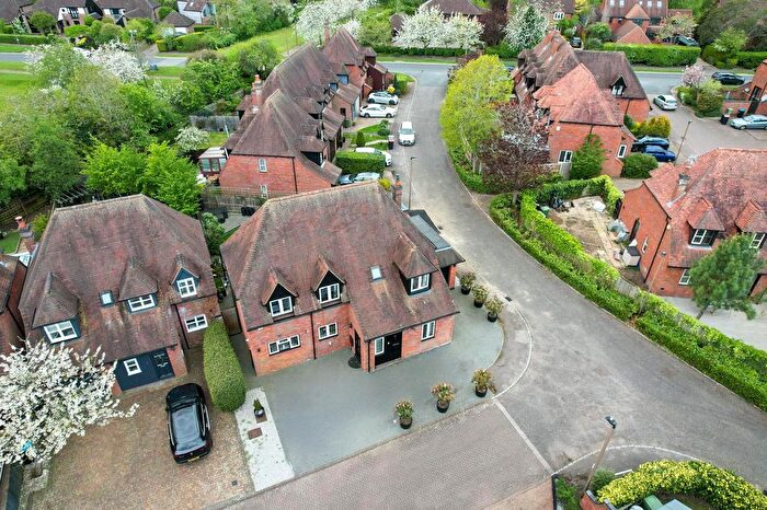 5 Bedroom Detached House For Sale In Butterfield Close, Woolstone, Milton Keynes, MK15