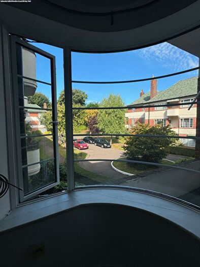 2 Bedroom Flat To Rent In Woodford Road, London, E18