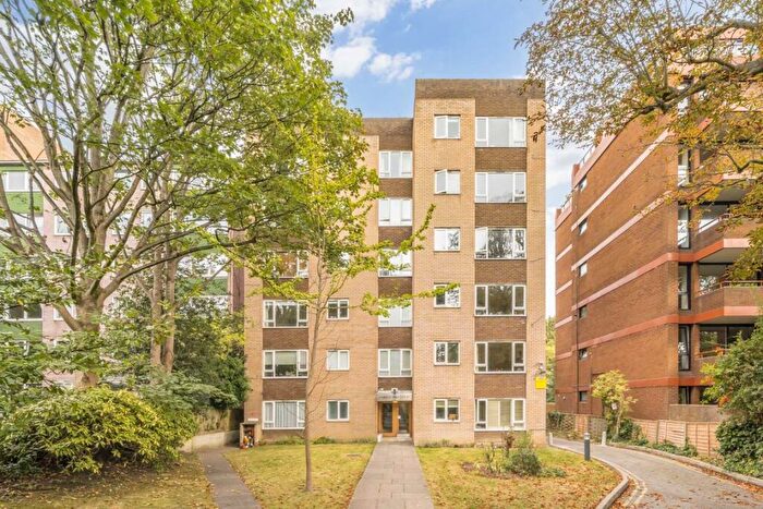 2 Bedroom Flat For Sale In Hornsey Lane, Highgate, N6