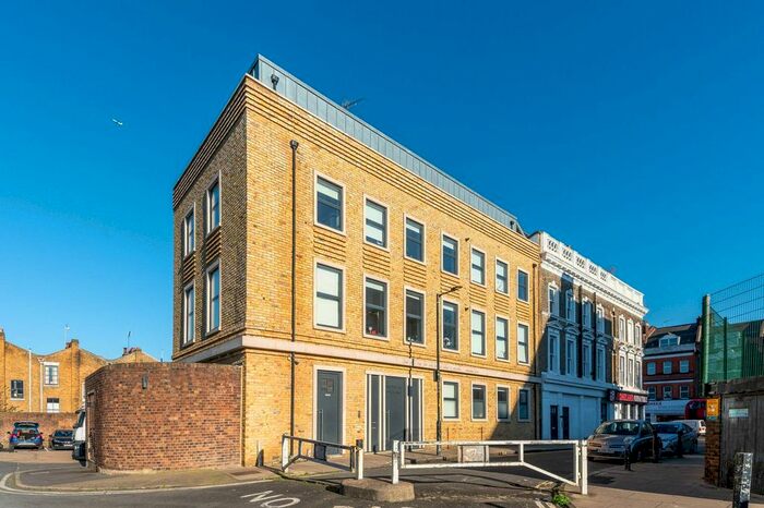 2 Bedroom Flat To Rent In Petram House, Walworth, London, SE17