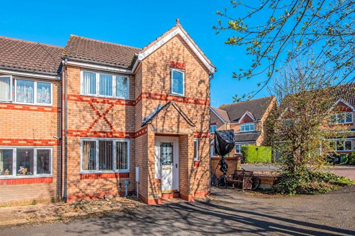 3 Bedroom Semi Detached House For Sale In Thatch Meadow Drive, Market Harborough, LE16