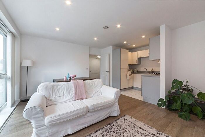 1 Bedroom Flat To Rent In Greenwich High Road, Greenwich, SE10