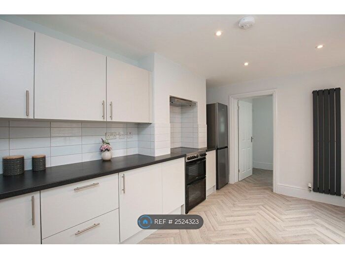 1 Bedroom Flat To Rent In Newland Road, Banbury, OX16