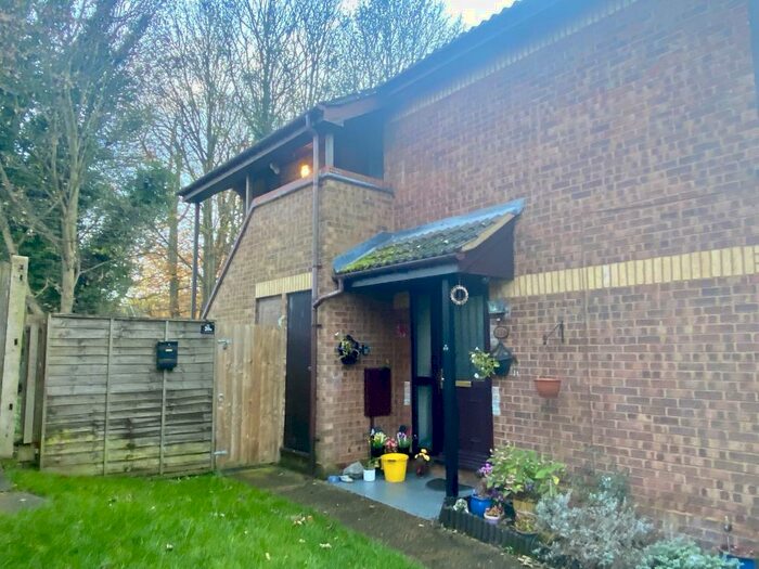 2 Bedroom Apartment To Rent In Downing Close, Ipswich, IP2