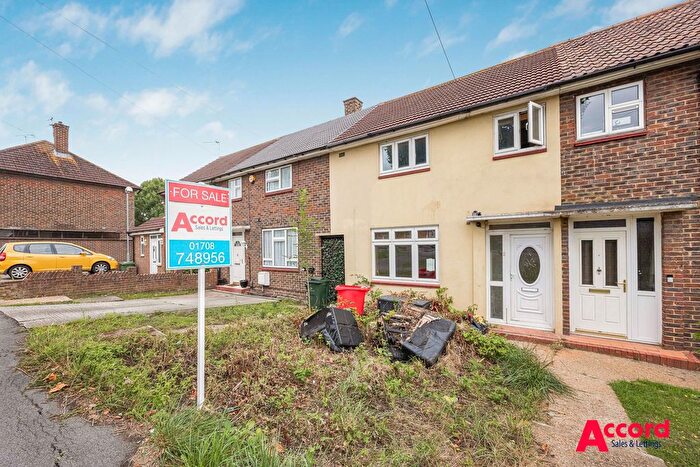 2 Bedroom Terraced House For Sale In Faringdon Avenue, Romford, RM3