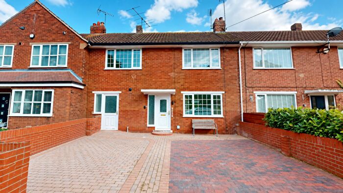 3 Bedroom Terraced House For Sale In Irwell Gardens, Doncaster, DN4