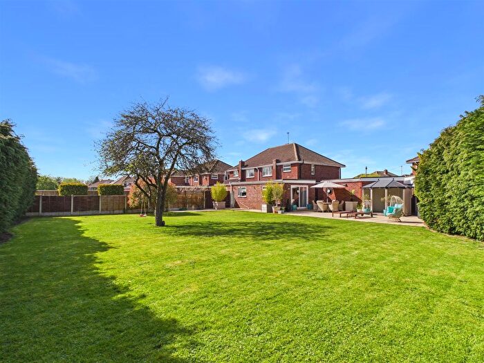 3 Bedroom Semi Detached House For Sale In Lavington Drive, Longlevens, Gloucester, GL2