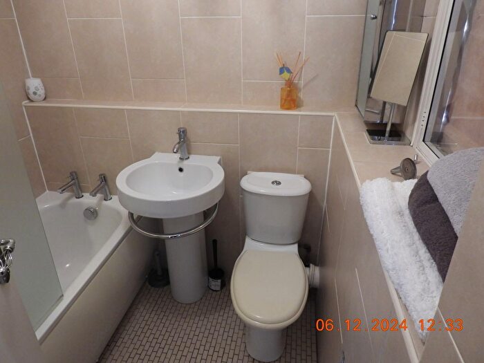 1 Bedroom Flat To Rent In Tibbermore Road, Glasgow, G11
