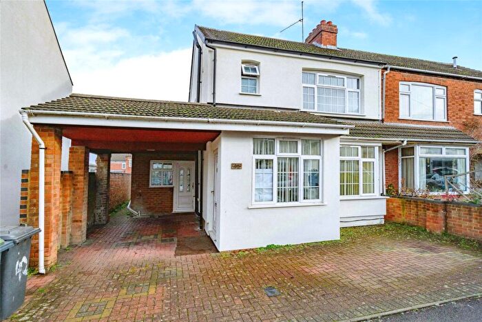 4 Bedroom Semi-Detached House For Sale In Letchworth Road, Luton, Bedfordshire, LU3