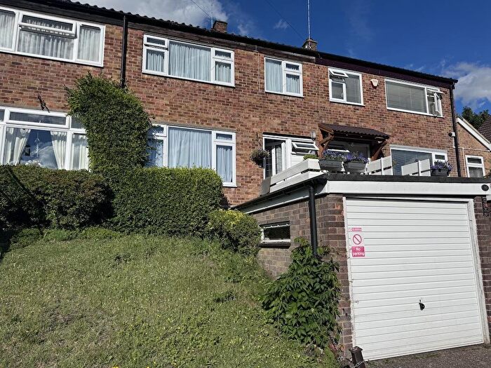3 Bedroom Semi Detached House For Sale In Farningham Road, Caterham, CR3
