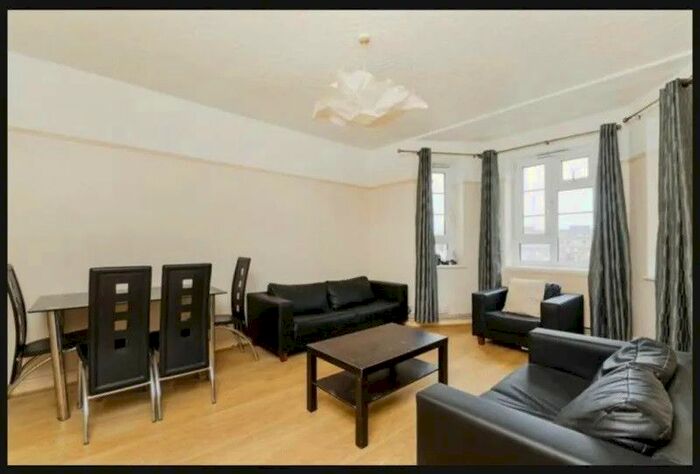 3 Bedroom Flat To Rent In Sacketts House, Cowley Road, London, SW9